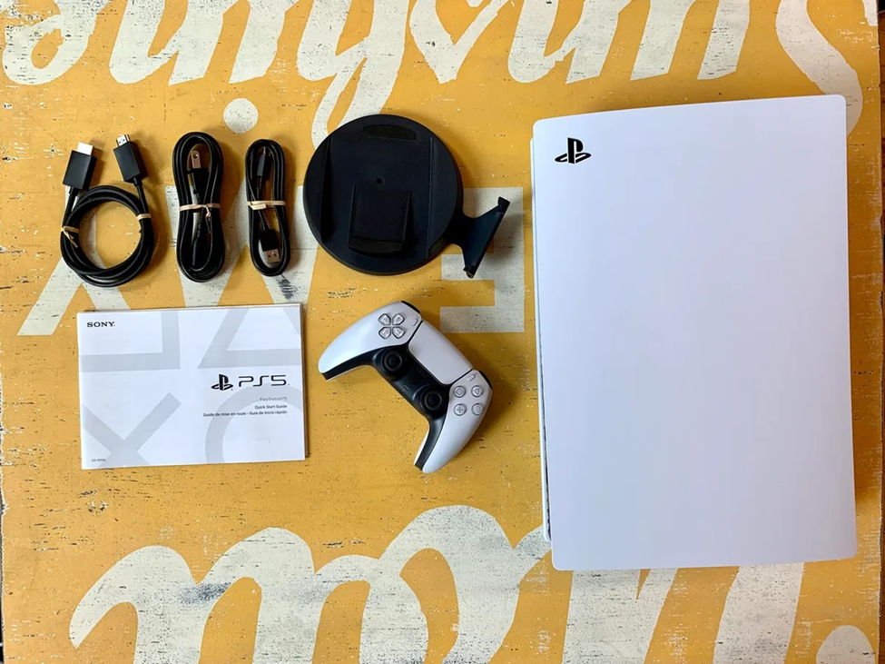 PS5 Contents including controllers